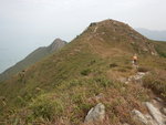 前望薄刀屻山頂及背後的婆髻山 DSCN2959