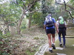 回上至第一層墳地轉左穿墳地
DSCN5092