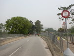 原來橋位是坪輋路, 轉左前行經一臨時巴士站
DSCN7609