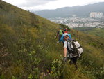 過鐵柱到圓頭山坳便開始橫移, 右望見洪水山
DSCN0684