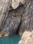 噴水石縫, 原來洞尾石壁是噴水岩, 當浪打到洞尾是會噴水
DSCN3143