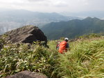 黃牛山西脊路落山, 右望所見相信是女婆山 DSCN6595