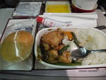 21號零晨15分經24號閘口登上韓亞航空班機OZ746, 坐位39D&E, 機上提供Supper, 有雞飯和磨菇粥兩&#27445;可選擇, 當然要飯啦
DSCN0005
