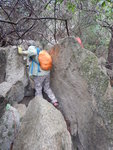 途中要攀越大石堆
DSCN9966