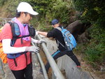 中途轉右跨欄過引水道
DSCN3130