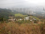 走墓園路上山途中回望配水庫及墓園及山下的山景村
DSCN3244