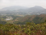 往右見黃茅坑山(左), 背後的梧桐山, 相右的禾徑山與其背後的紅花嶺
 DSCN5371