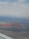 約3小時機程抵 Uluru, 抵&#22487;前可由機上看到 Ayres Rock
DSCN00278