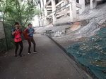 茶後續落下引水道轉右. 中途又接左邊小徑落至村路轉右續落至一停車場前轉左落小徑至曹公潭畔, 續出接照鏡徑
DSCN8041