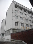 早餐出酒店外回望我倆入住的房門窗口(最左邊由下數上第二間, 即&#26160;有鐵柱窗上面個間
DSC00079