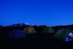 入夜的營地及遠處的 Mutnovsky Volcano
DSC01203