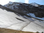 上到一脊頂前望見雪中間有路跡
DSC01389