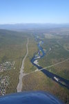 直昇機內外望, 有條河, 可能是 Avacha River DSC01855