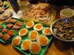 還有蝦, 煙三文魚, 魚子和醃菇添
DSC02411