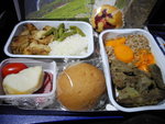 機上有晚餐供應, 又係雞或牛.  約2030 抵香港機場, 機程約4h 45m.
DSC02883