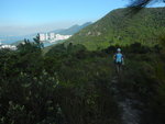 至分岔路走右路, 前見遠處的薄刀屻與婆髻山
DSCN0440