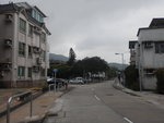 馬路口右望隱約見到青山公路, 這條相信是廣田街, 若不穿鍾屋村, 可沿公路前行至廣田街才左入
DSCN2437
