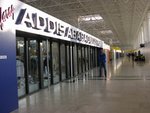 航機在曼谷只停不落機, 在埃塞俄比亞國Addis Ababa市的Bole Airport則要在機場內逛3個多鐘頭等轉機.  在這裏登機前手提及雜物要過X-Ray,還要除埋鞋呢, 涼鞋就不用
IMG00004