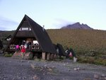 Horombo Hut 的飯堂與背後的 Mawenzi Peak
IMG00260