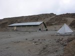 所有客"大"房就在此屋內, 厠所則在屋後另一堆石屋內, 亦是一洞2板的旱厠
IMG00463