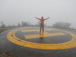 抵九徑山的直昇機場, 今日天氣又雨又霧又濕又凍又大風, 要命 DSCN5549
