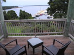 酒店房間露台可見Long Bay, 遠處的 Regetta Point 火車站和下面的碼頭
TAS01013