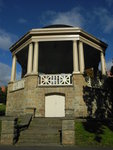 St David's Park 內紀念亭, 公園內還有其他紀念碑及墳
TAS01808