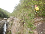雙鹿石澗鳴幽瀑, 右邊有山路上瀑頂
DSCN9077