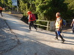 至烈女宮下午茶, 茶後回落下花山引水道右走
DSCN9265