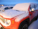 昨晚的雪使汽車鋪上厚雪
DSC00152