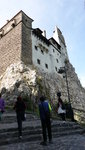 建在懸崖頂的布朗城堡(吸血殭屍古堡) , 左是石塔, 右是主樓201909_0366