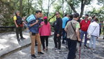 到斜路頂, Samson 仍在講解, 我地可以耳筒機聽講
201909_0372