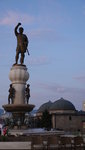 馬其頓國王菲利普二世銅像 和 馬其頓歷史地標 (以前是土耳其浴室, 現在是美術館) IMG-20190925-WA1072