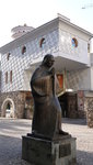 德蘭修女紀館與德蘭修女銅像
201909_1179
