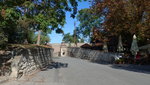 Belgrade Fortress 位於 Kalemegdan 公園之&#20869;。Kalemegdan (卡萊梅格丹)源於土耳其文，Kale是堡壘；Megdan是戰場，所以是「戰地城堡」的意思
IMG-20190925-WA2706