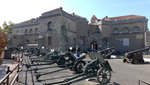 城牆頂原來接一條馬路, 前面是軍事博物館
IMG-20190925-WA2786