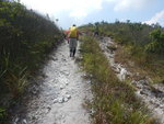 山路上黃嶺, 中途稍停乾糧大休
DSCN2218