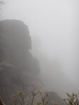 龍尾朝天瀑頂有一大石, 若天氣乾爽可上石頂遠眺DSCN4018
