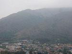 上山途中可望見從雞公嶺下山之山脊(相中央,即前面, 山脊)
P3083004