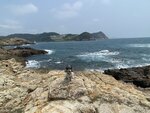 東龍島燈塔(左)和對岸的清水灣俱樂部20240410-100