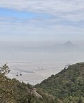 下望見吊車, 赤鱲角機場和遠處的青山

20260205_115601