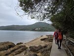 過赤徑村續沿海邊小徑前行,前見青年旅舍白普理堂和赤徑渡輪碼頭
20260210_000005