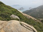 山下的石澳泳灘, 五分洲(右), 大頭洲(中)和海中的東龍洲

20260324_112343