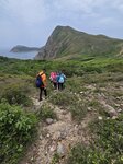 前見白虎山, 前隊在上山途中. 海中是伙頭墳洲(又晨曦島)
20260512_122928