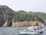 回程船駛經吊鐘洲, 經金魚擺尾見吊鐘拱門(又吊鐘洞), 似乎見到筆尖洞. 從筆尖洞內外望可望穿吊鐘洞, 形成"洞外有洞"之景
20260512_164109