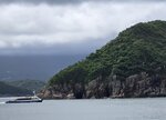 往威士忌灣途中經橋咀島的倒吊蠟燭洞(左)和太極洞(右), 洞外左右兩組岩石似兩在耍太極的人

20260728_153249
