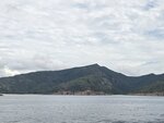 左浪茄灣沙灘, 右浪茄仔和背後的西灣山

20260804_103638