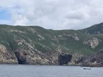長岩灣內大禮堂(左)和垃圾洞(右)
20260804_104549