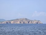 遙望橫洲南海岸可見橫洲U洞, 蠟燭洞, 橫洲角洞, 東南洞和麗紋洞(左至右)
20260908_000037