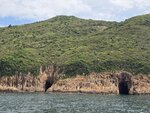 浪茄灣中浴池洞(左)和崩牙洞(右)
20260915_000030